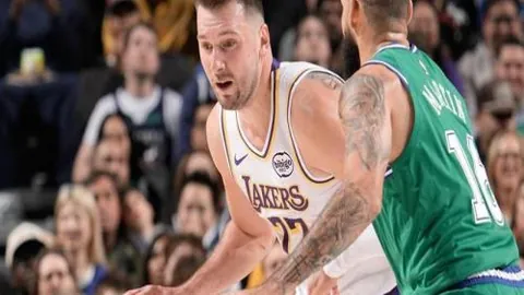 从“单换科比的大神，昔日全明星迪瓦茨：流转轨迹揭秘，他的未来之路何去何从？”